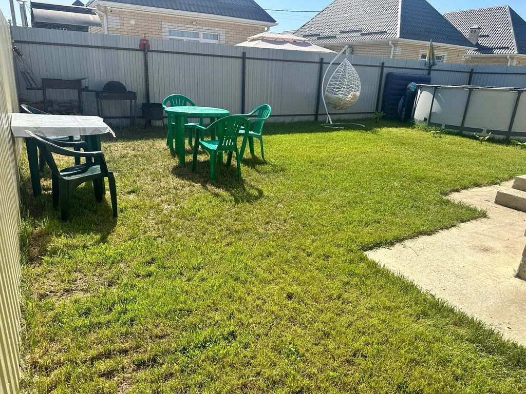 Дом с бассейном в черте города