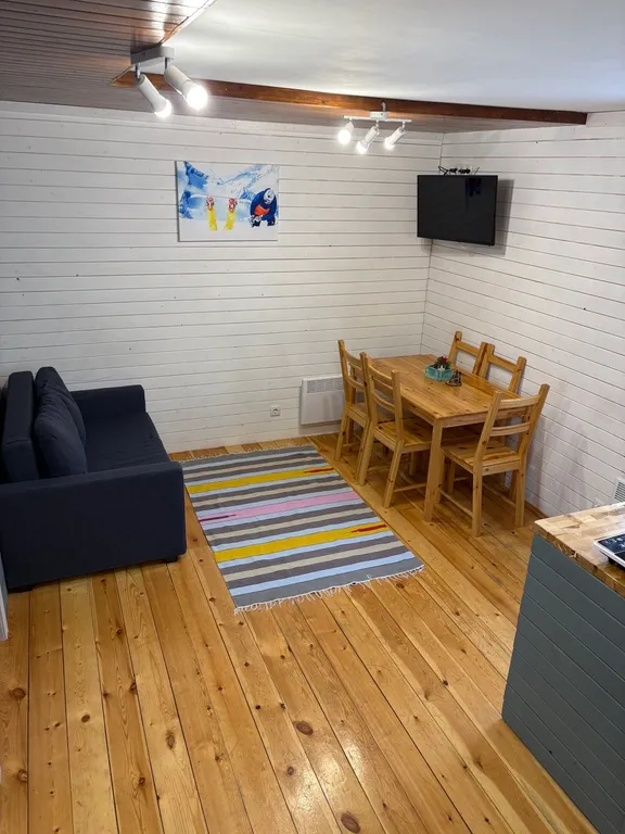 Коттедж Дом для отдыха с террасой и с двумя спальнями — Шерегеш