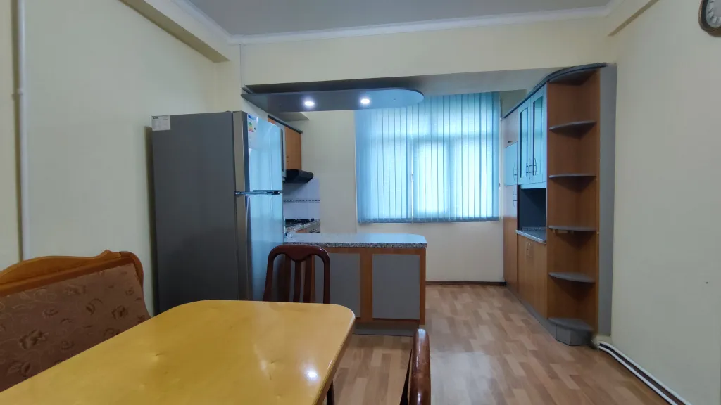 Четырехкомнатная квартира в центре Бишкека