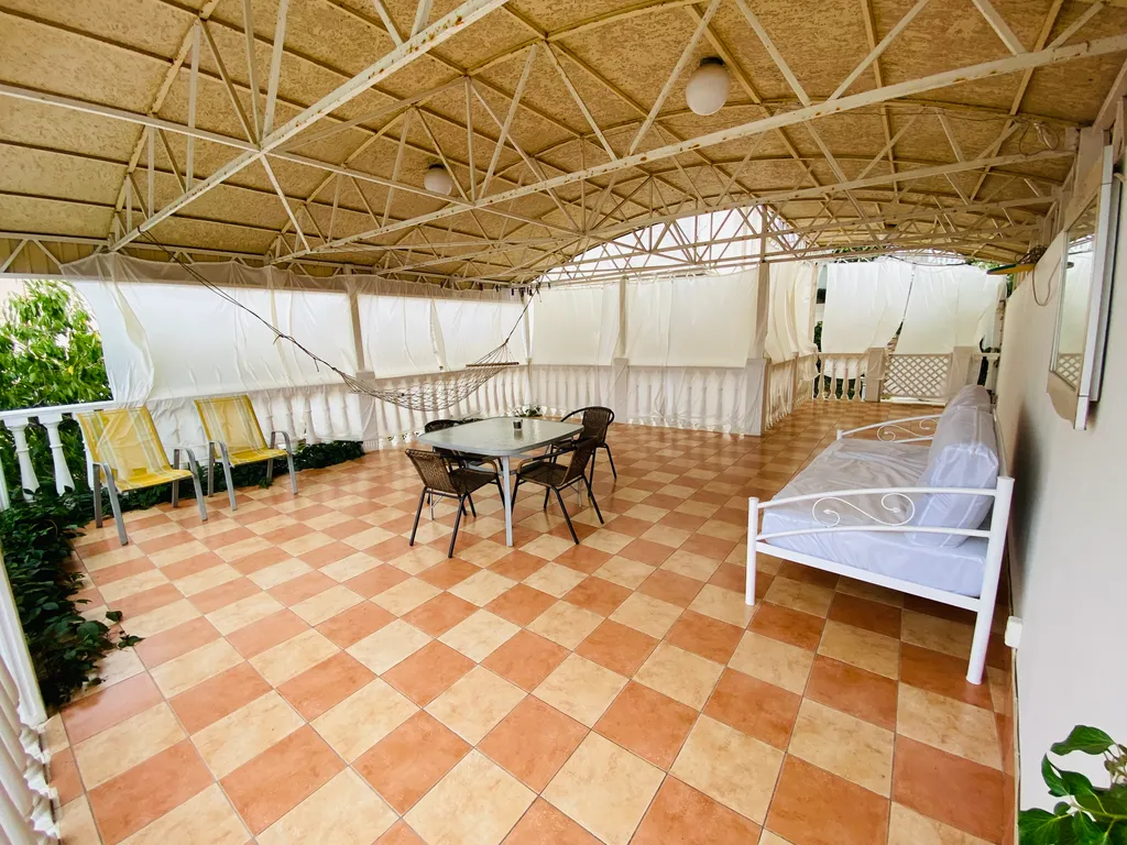 Дом с террасой у моря