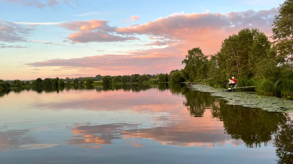 Домик у реки на первой линии