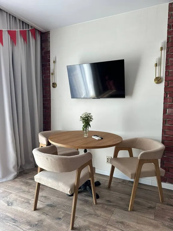 Гостевой номер с видом на озеро и Иверский монастырь