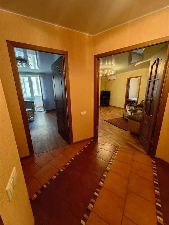 Просторная квартира у ЖД Вокзала, трёхкомнатная