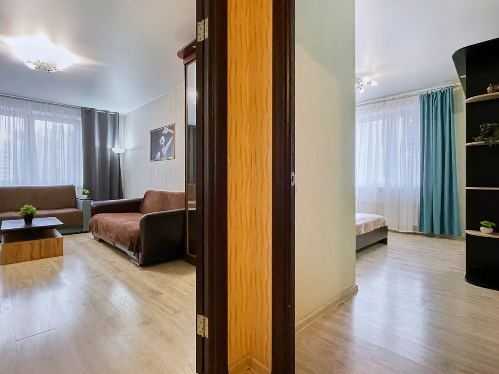 Шикарная 2-комнатная квартира с раздельными комнатами и балконом