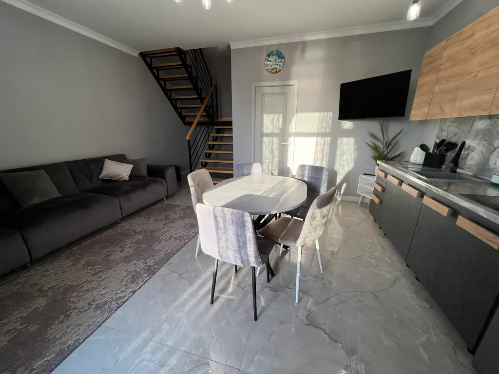 Современный двухэтажный коттедж у моря в пригороде Избербаша