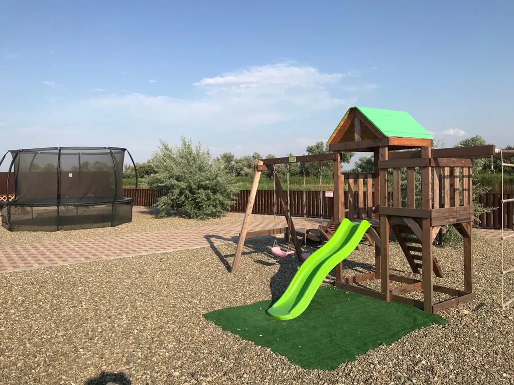 Уютные домики у канала