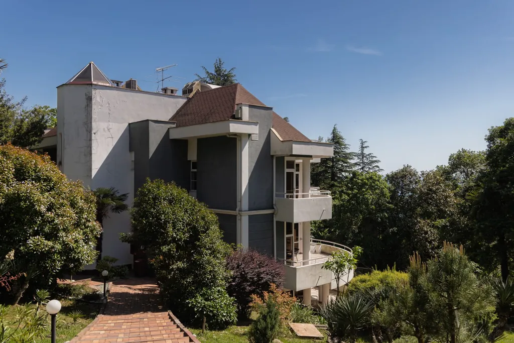 Вилла с бассейном и видом на море