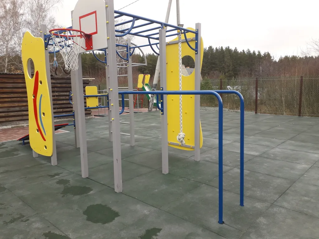 Шале у горной речки