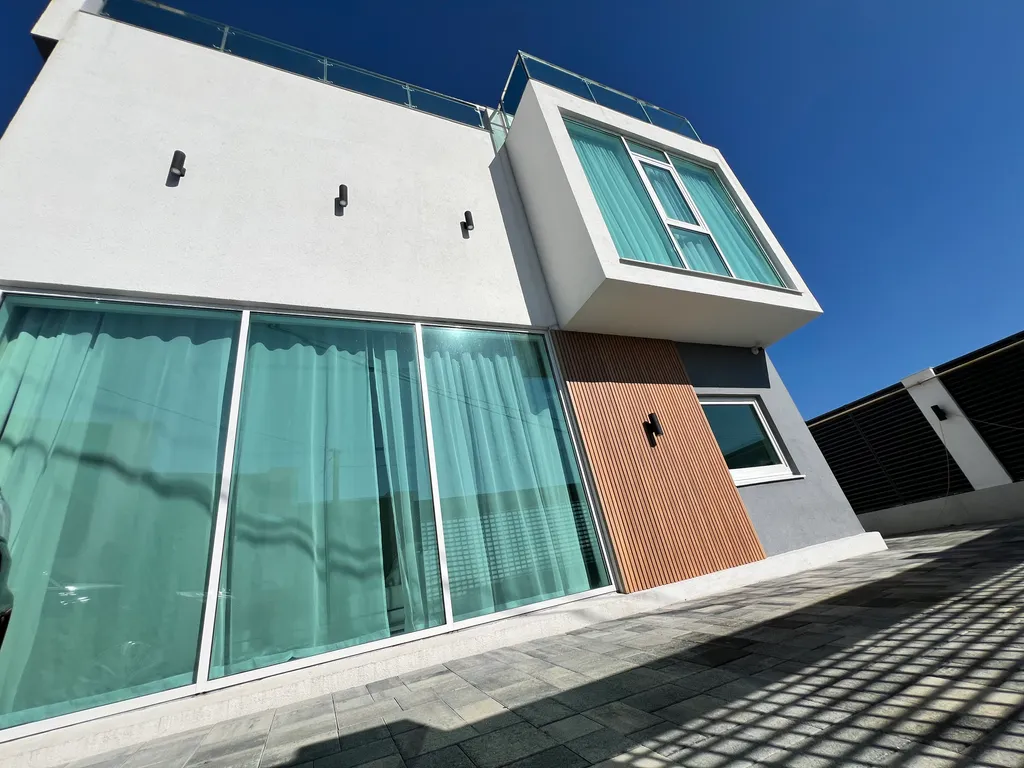 Дом с бассейном и сауной