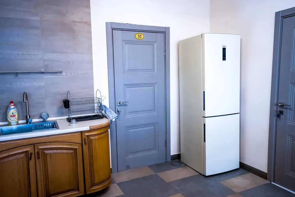 Номер делюкс с видом на бассейн, горы и аэропорт