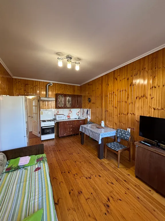 Коттедж Просторный дом в двух шагах от моря — Сухум