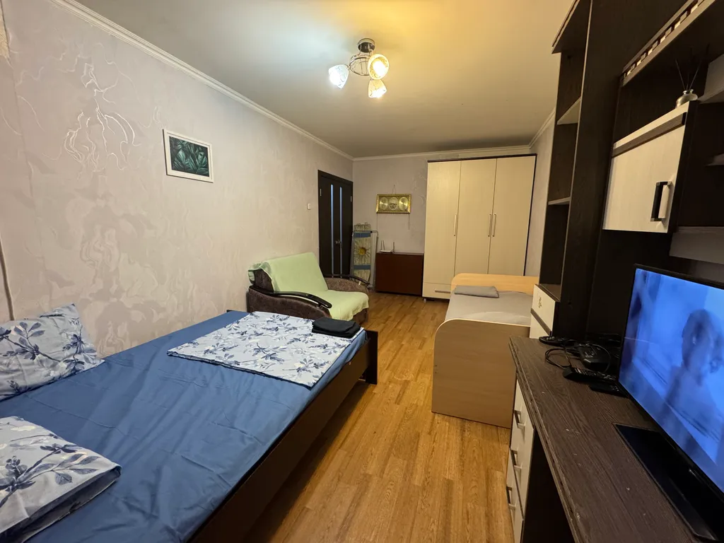 1 комнатная квартира, выход в лесо-парк рядом больница имени Середавина