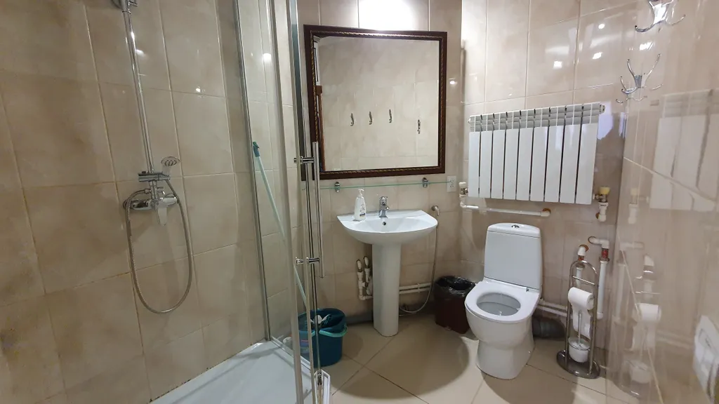 4 изолированных комнат и Зал