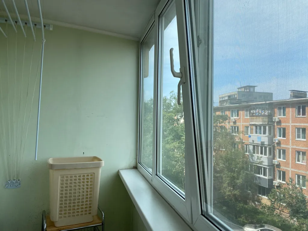 Первая речка, рядом с пляжем на мысе Кунгасный