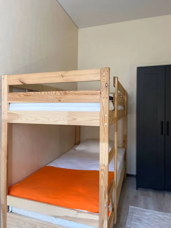 Трехкомнатная квартира в центре города с видом на город