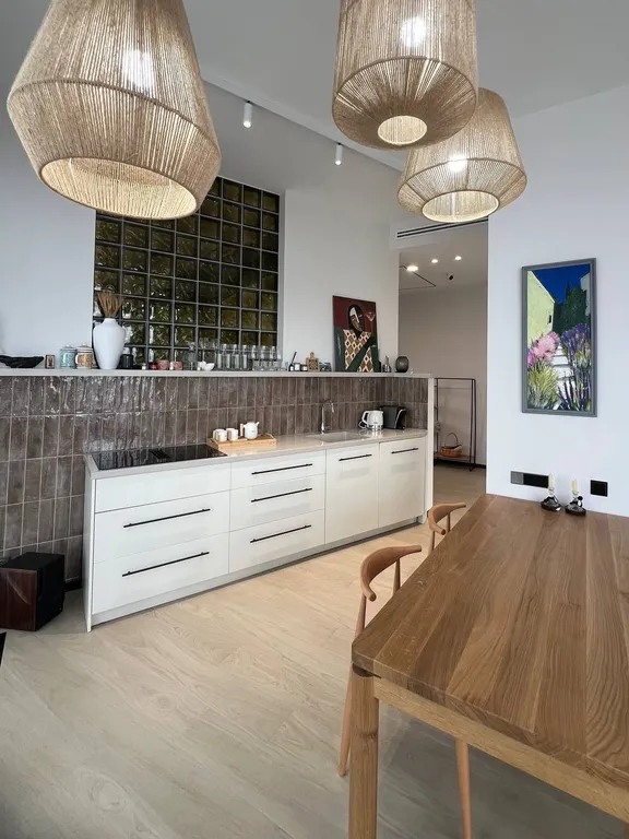 Новый стильный дом с видом на море