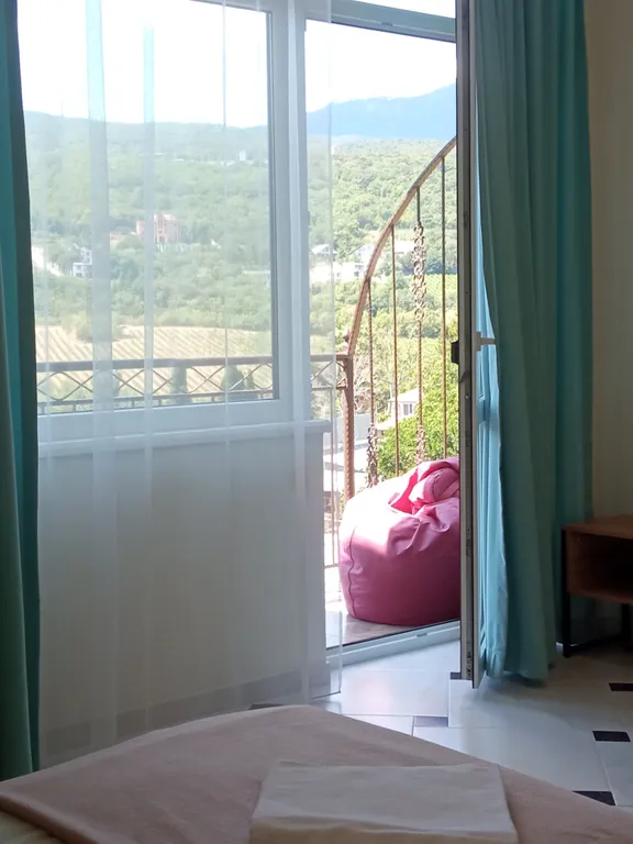 Уютная большая видовая квартира с балконом 2.2