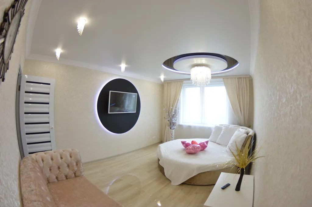 Квартира в центре с круглой кроватью в элитном ЖК