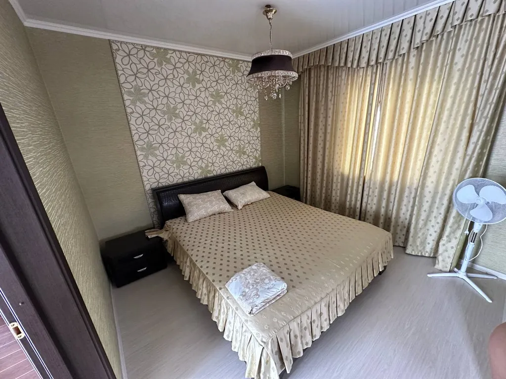 Уютный домик с бассейном в черте города