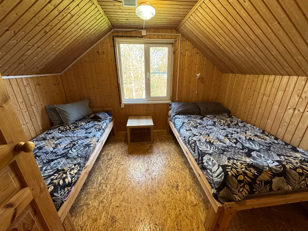 Домик прямо на берегу реки в Карелии