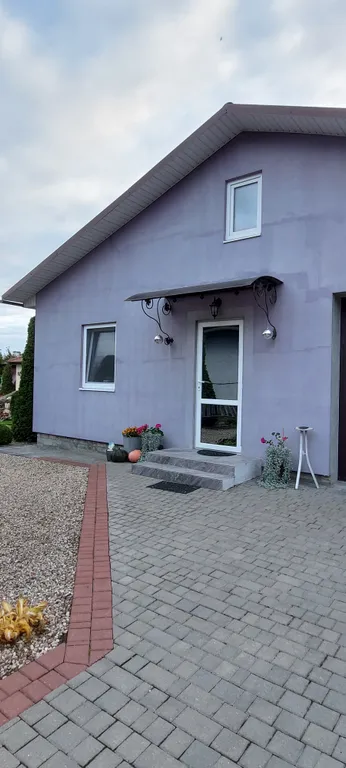 Уютный дом в черте города для комфортного отдыха в лесной местности