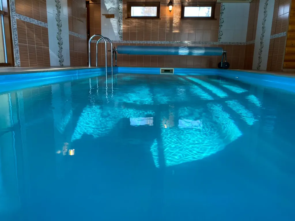 Коттедж с теплым бассейном и баней на дровах