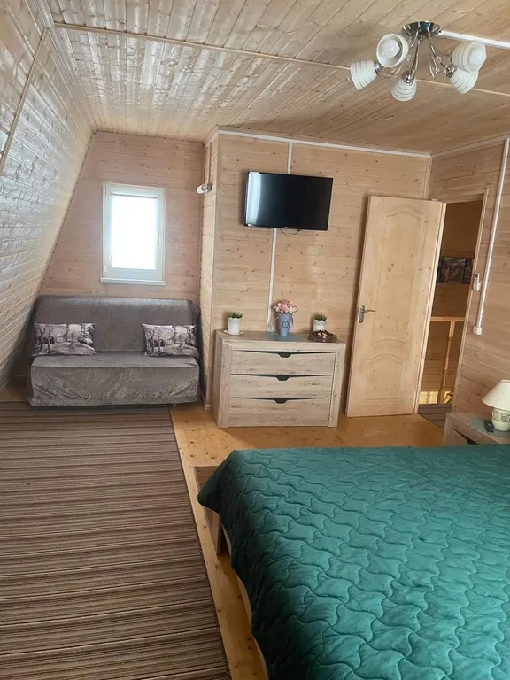 Деревянный дом на берегу Азовского моря