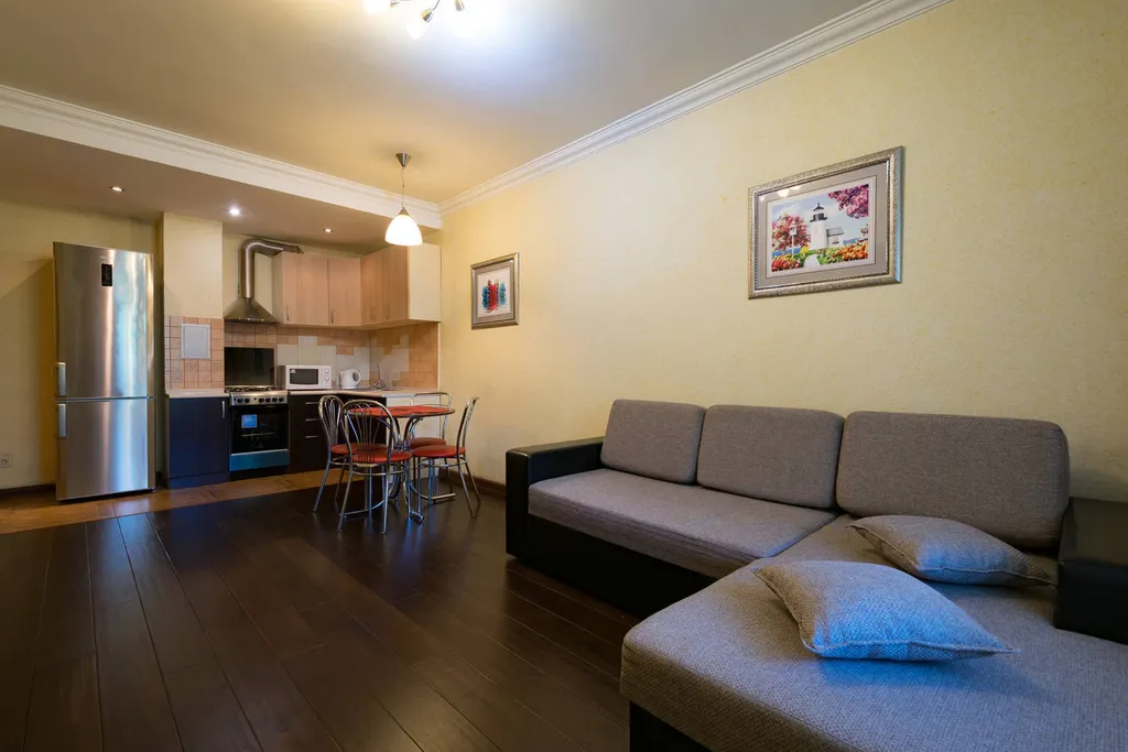 2 комнатная квартира в туристическом районе Алматы