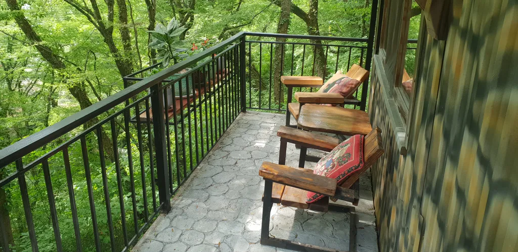 Вилла парящая над лесом