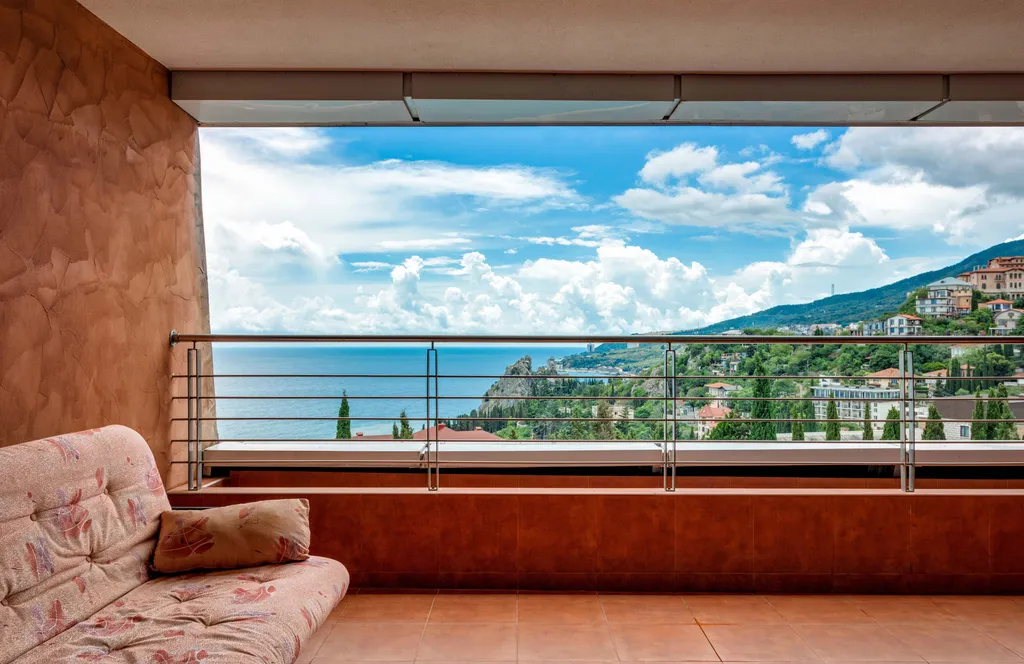 Трехкомнатная квартира с видом на море и горы