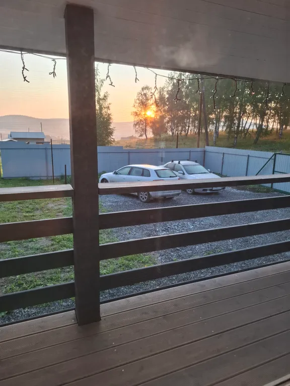 Дом в лесу с большой террасой