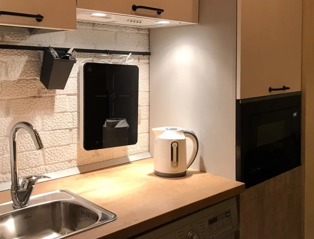 Новая студия с современным дизайнерским ремонтом