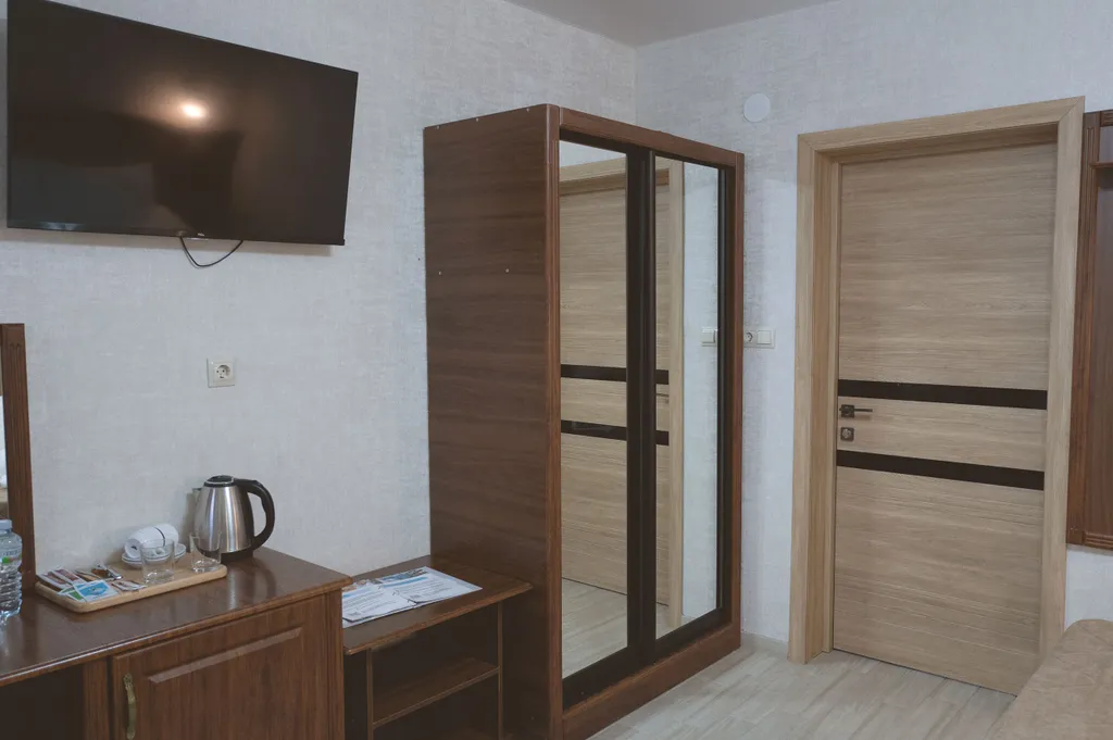 Трёхместный номер, доступен бассейн и сауна