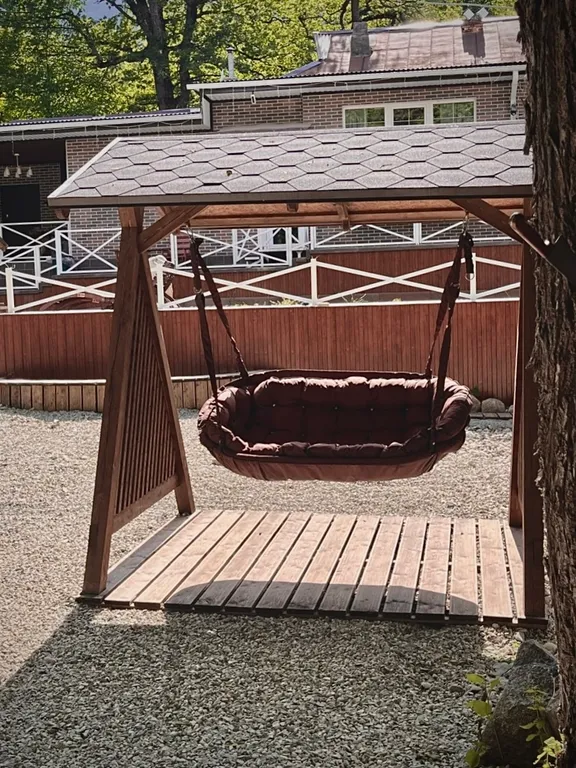 Премиальный гостевой дом в светлых тонах с видом на горы