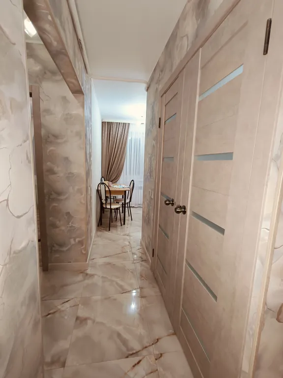 Новенькая квартира на первом этаже