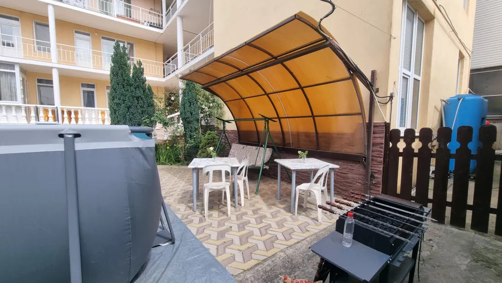 Смарт-студия в монохромных тонах