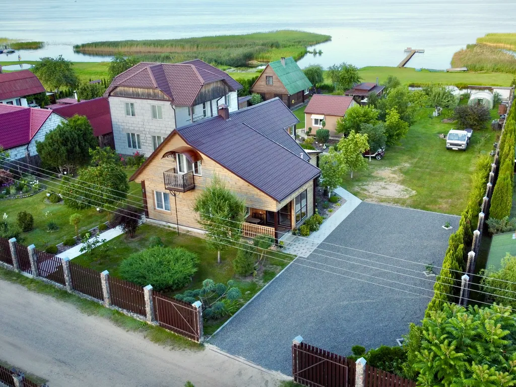 Дом на берегу озера Нарочь