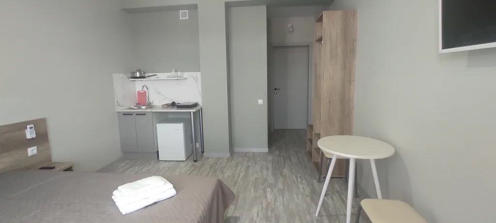 Уютная комната с видом на море