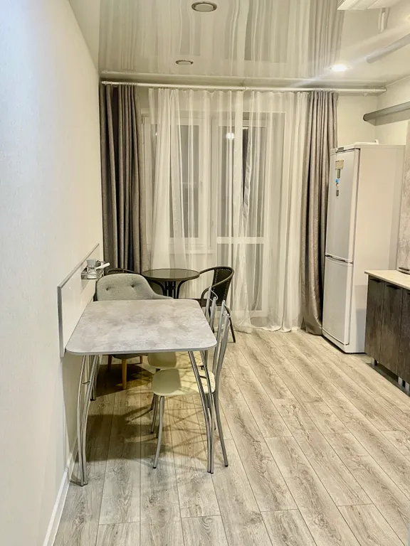 Просторная квартира с видовым балконом близ Питьевой Галереи Санатории