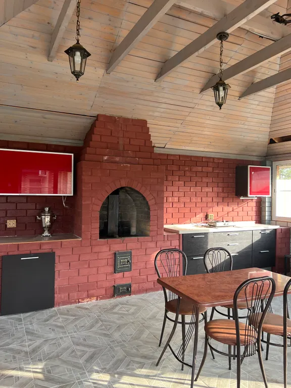 Загородный дом на берегу реки