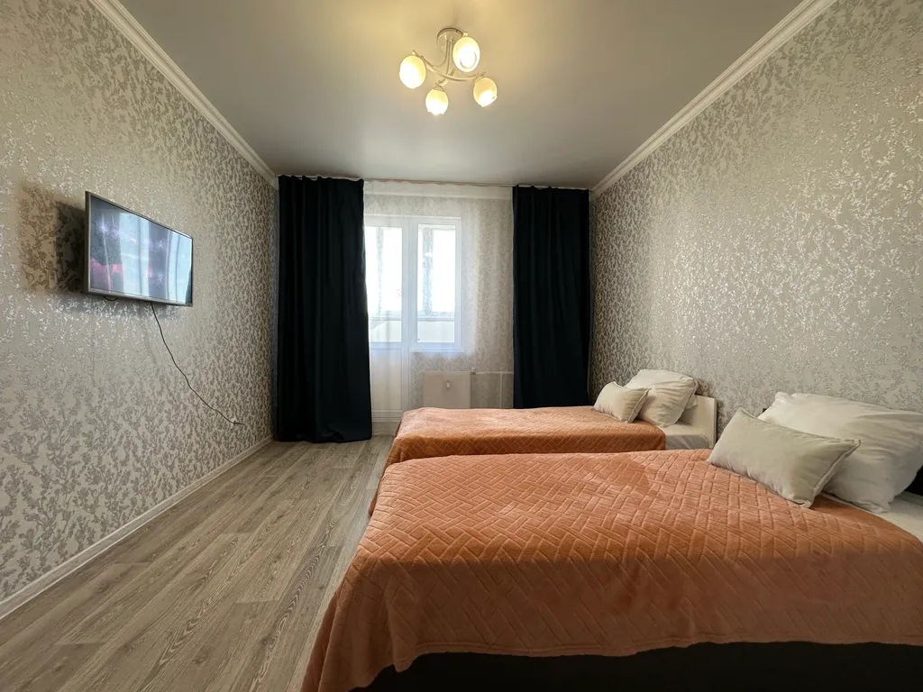 Двухкомнатные апартаменты ЛайкХоум на Фронтовиков 8/3