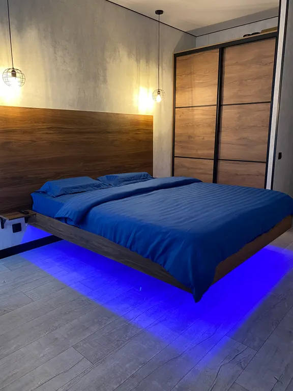 Уютная квартира с парящей кроватью