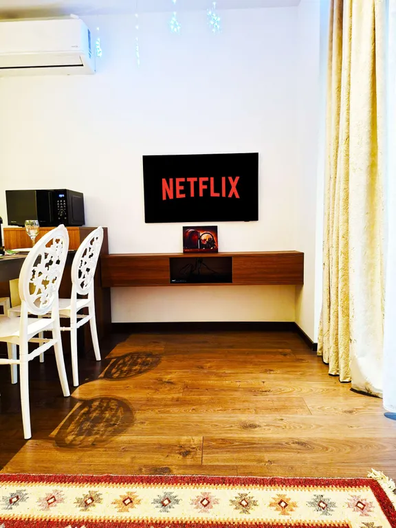 Трёхкомнатная квартира в центре Тбилиси с балконом, вид во двор