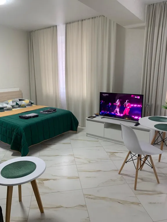 Уютная студия, в центре ленинского района, рядом набережная, сквер Зои