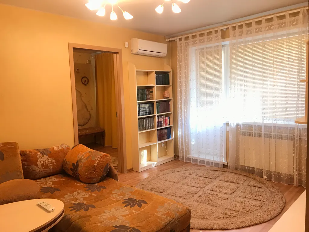 2-комнатная квартира с балконом на Ленина