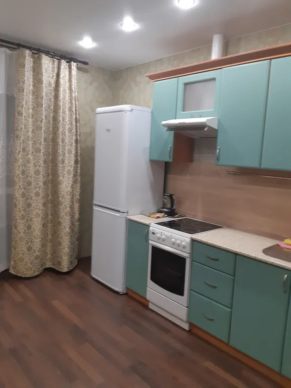 Квартира Однакомнатная квартира у ТРЦ Кристалл — Тюмень