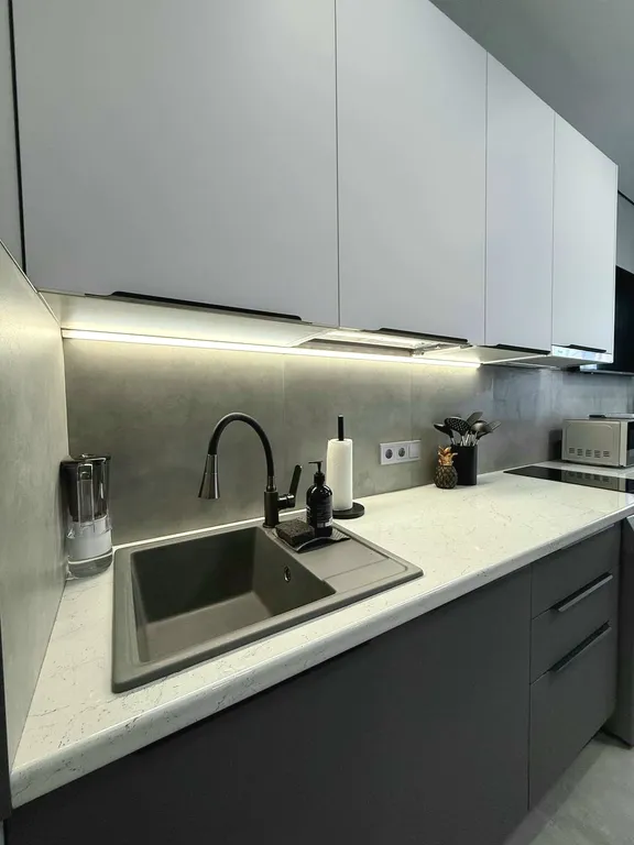 Уютная студия с хорошим наполнением в Курортном городке