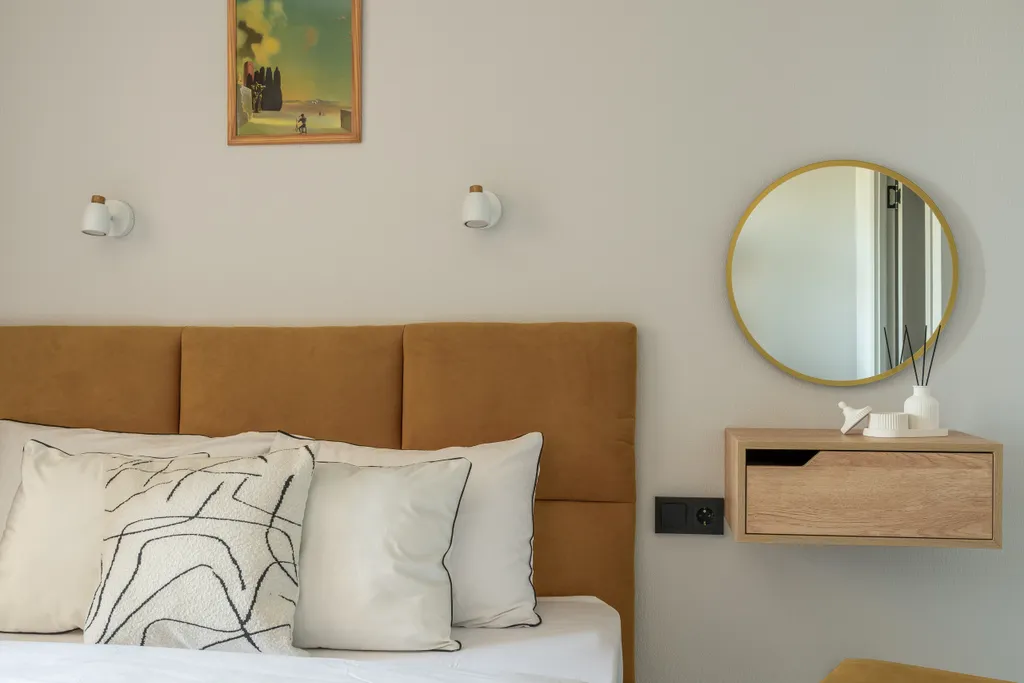 Светлая квартира с креслом на балконе