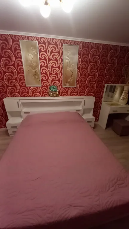 Уютная квартира в центре города с видом на гору Змейка