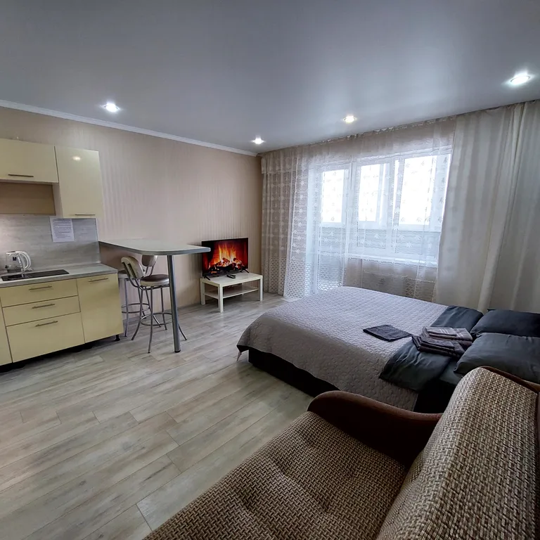 Квартира Уютная студия с шикарным видом из окна и с очень удобным месторасположением — аренда посуточно в Оренбург